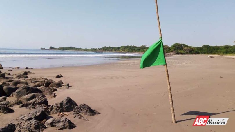 Bomberos del Estado mantiene despliegue de guardavidas en playas nayaritas