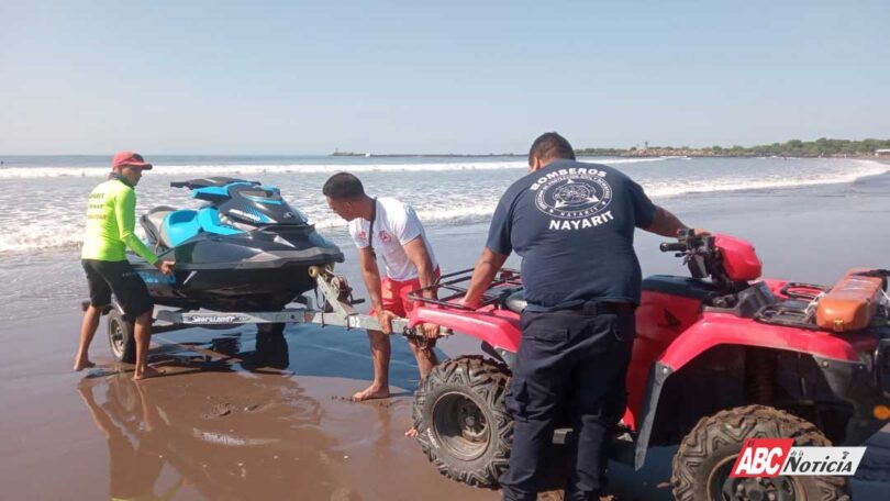 Rescatan a dos masculinos en playas de San Blas