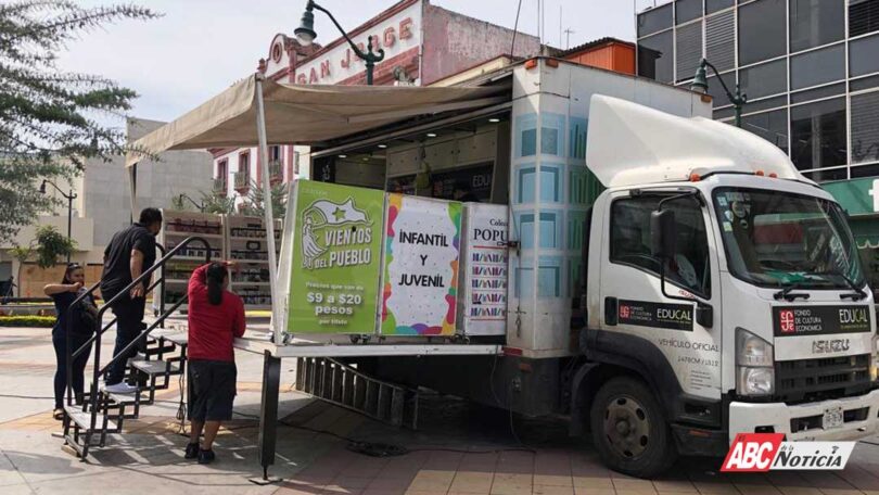 Llegó a Tepic el Libro Bus, con ejemplares para todo el público