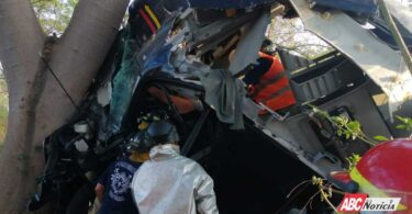 Rescatan a persona de morir prensada en la autopista Tepic - Villa Unión