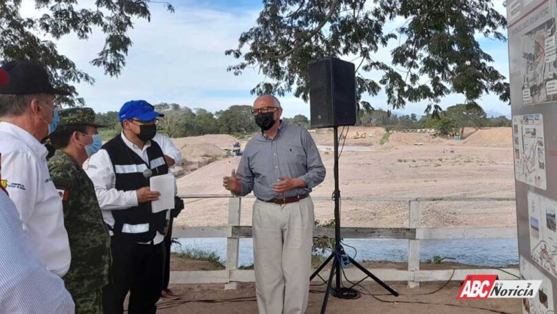 Supervisa Navarro Quintero el avance del Canal Centenario y Puente el 80