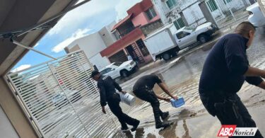Auxilia SSPC a ciudadanos afectados por la lluvia en Tepic