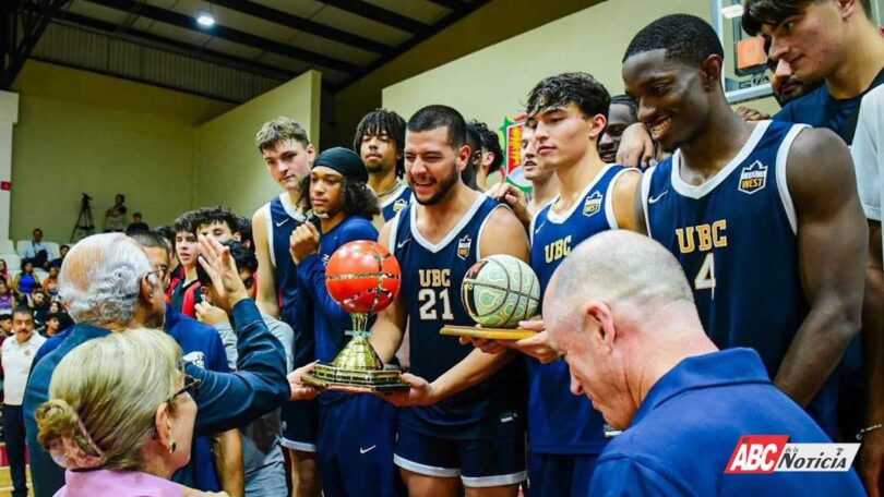 Entrega Miguel Ángel Navarro trofeo a los campeones de la Copa Nayarit de Básquetbol 2024