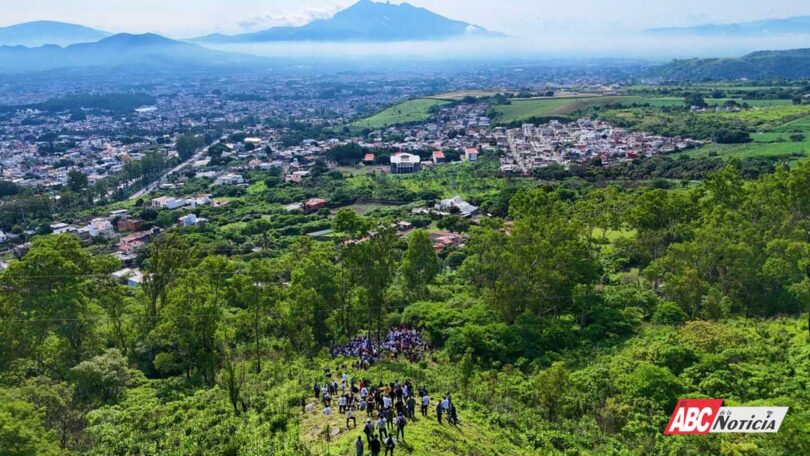 Geraldine le da vida al cerro de San Juan con 30 mil árboles plantados