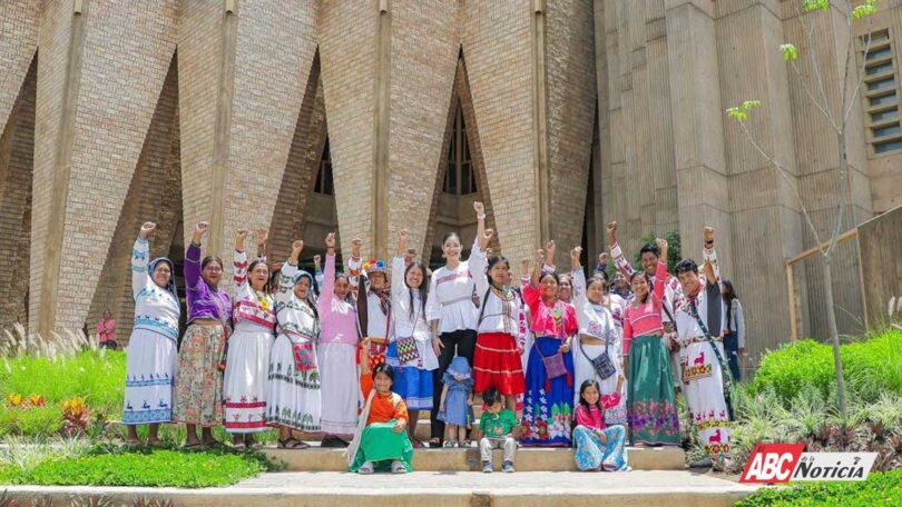 Geraldine les muestra a pueblos originarios la Ciudad de las Artes Indígenas