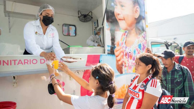 Otorga Beatriz Estrada esperanza y alimentación a familiares de pacientes del hospital IMSS-Bienestar