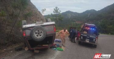 Auxilia Policía Estatal a dos personas tras un accidente por la carretera Ruiz – Zacatecas