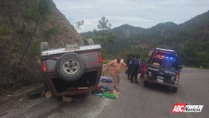 Auxilia Policía Estatal a dos personas tras un accidente por la carretera Ruiz – Zacatecas