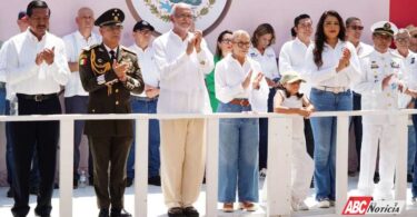 Encabeza el gobernador de Nayarit el tradicional desfile