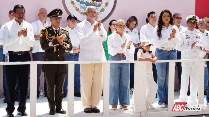 Encabeza el gobernador de Nayarit el tradicional desfile