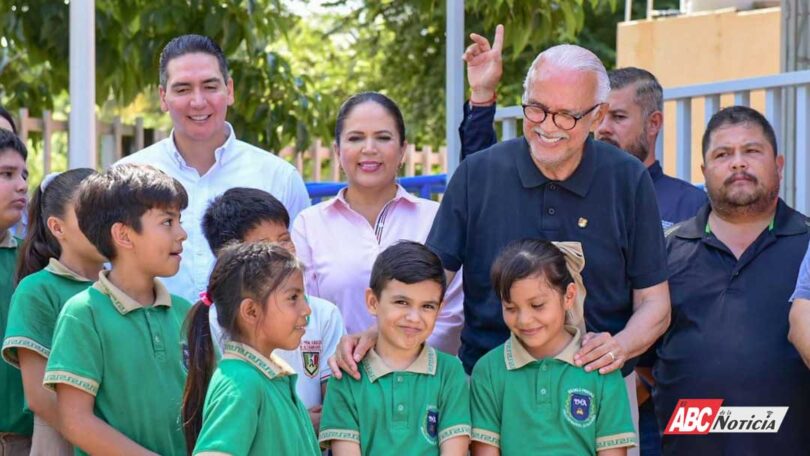 Navarro Quintero entrega la primera etapa de la secundaria Juan Escutia de Bahía de Banderas