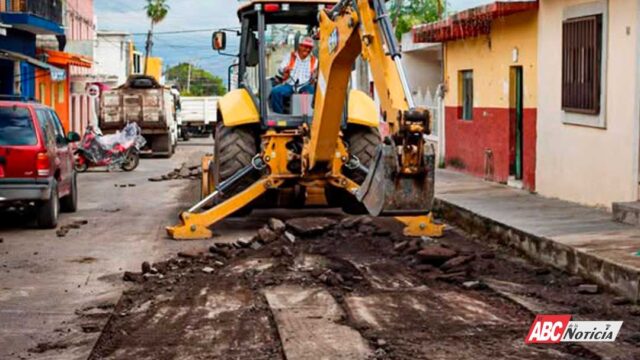 Continúan los trabajos de bacheo en Xalisco