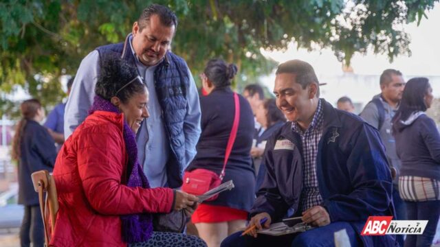 En el Día de Reyes, Héctor Santana escucha a la ciudadanía de Jardines del Sol