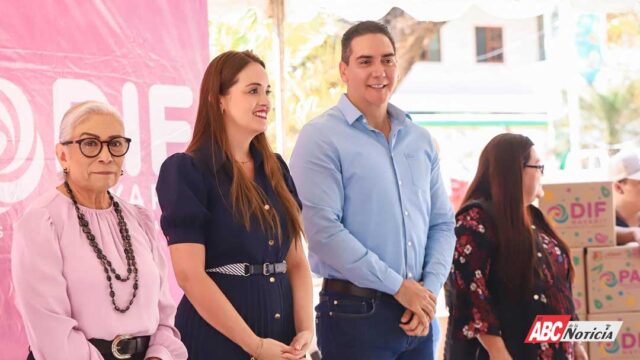 Héctor Santana y Margui Zúñiga acompañan a Beatriz Estrada en la entrega de apoyos en La Cruz de Huanacaxtle