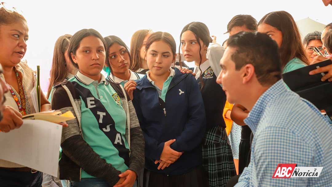 Audiencia 29: Héctor Santana responde de frente a las familias de la colonia Javier Ovando en Bucerías