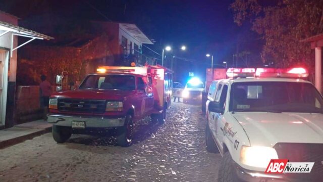 Bomberos de Nayarit sofocan incendio de casa en San Blas