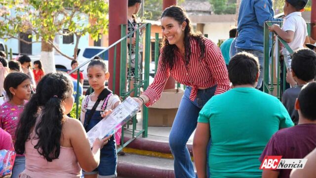 Estefanía Carrillo lleva alegría a niñas y niños de distintas localidades de Compostela