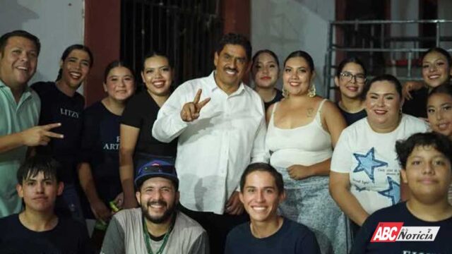 Festeja el diputado Adahán Casas a madres y niños en su pueblo natal, La Labor