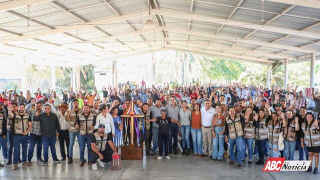 Héctor Santana reconoce a trabajadores de la construcción y advierte contra abusos de autoridad