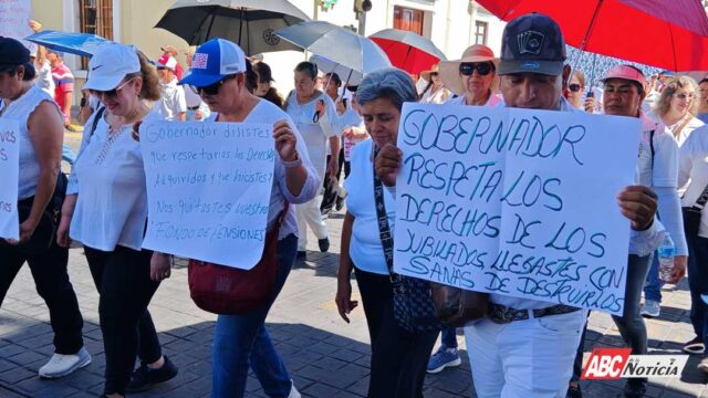 Marchan sindicatos en Tepic por mejores condiciones laborales en el Día del Trabajo