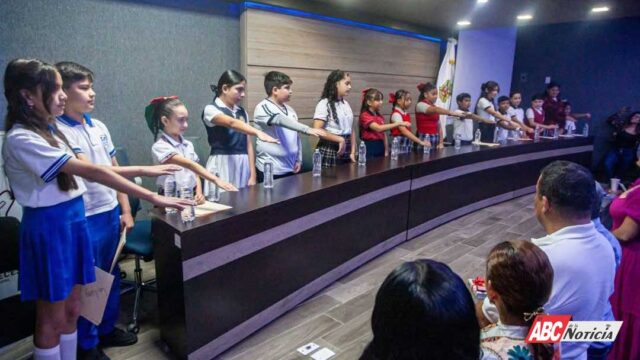 Niñas y niños toman el Cabildo en Xalisco para proponer un mejor entorno social