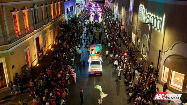 Una multitud disfrutó del Desfile de las Sonrisas en Tepic
