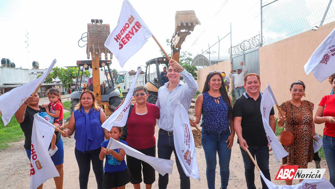 Arranca Héctor Santana obra de pavimentación en La Misión