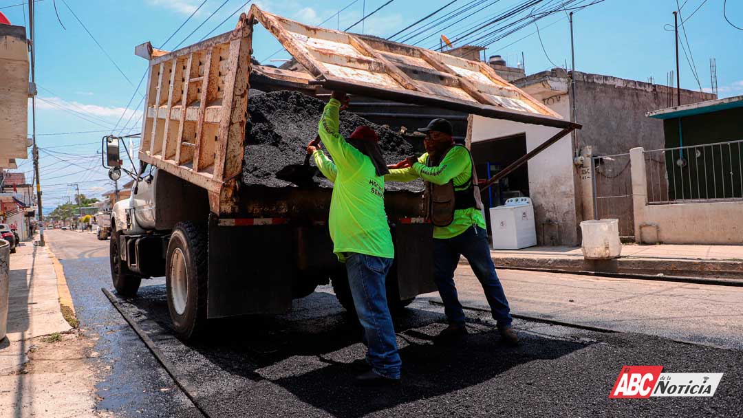 Bahía de Banderas continúa con el programa intensivo de bacheo en avenidas principales
