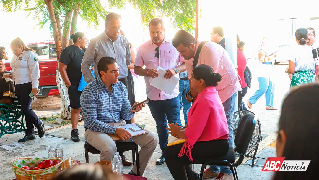 Héctor Santana encabezó la Audiencia Ciudadana no. 39 en Valle de Banderas