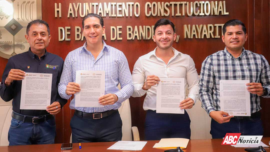 Héctor Santana firma convenio de colaboración con el INEA