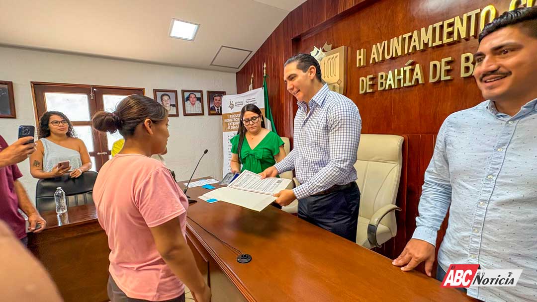 Héctor Santana garantiza identidad legal a quienes más lo necesitan