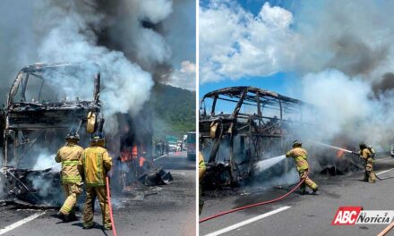 Atiende SSPC incendio de autobús en Jala; pasajeros resultan ilesos
