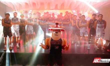 Coras Básquetbol presenta su uniforme para la temporada 2025