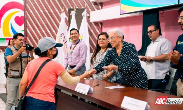 Entrega Beatriz Estrada apoyos a emprendedores y personas cuidadoras