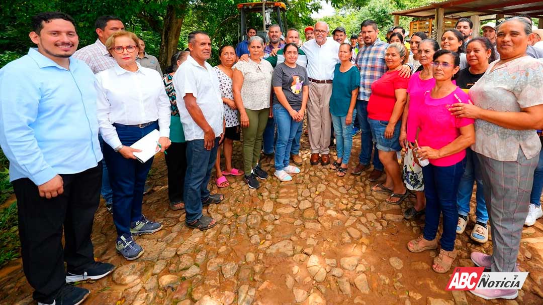 Gobernador Miguel Ángel Navarro Quintero anuncia obras de infraestructura en Vizcarra, Compostela