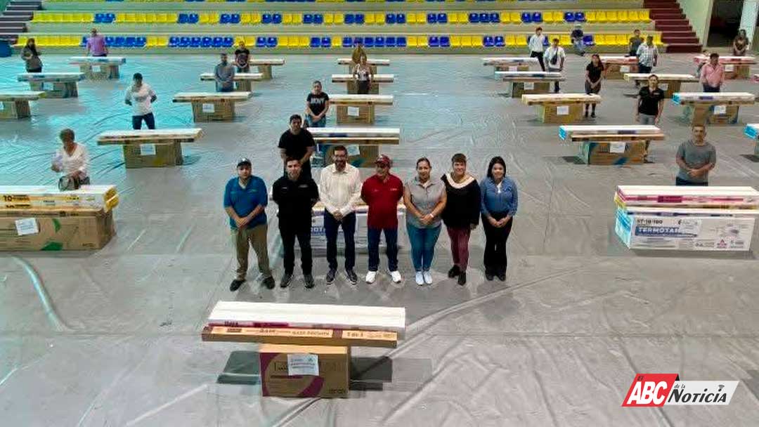 Gobierno de Xalisco entrega calentadores solares en beneficio de las familias del municipio