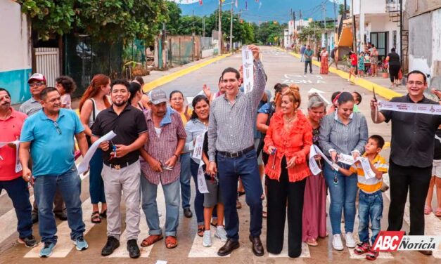Héctor Santana inaugura la Calle 16 de Septiembre en Santa Rosa Tapachula