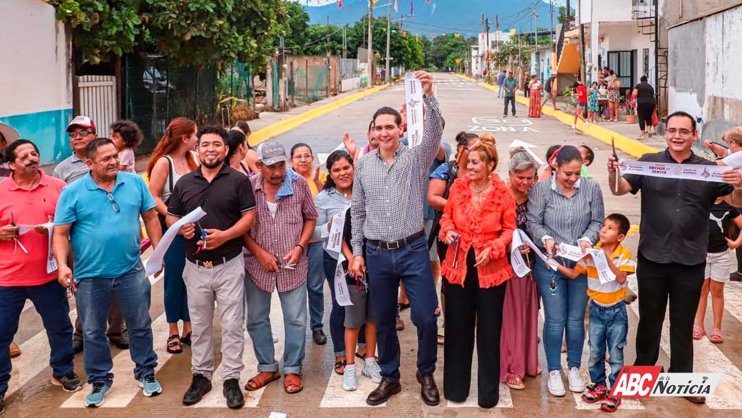 Héctor Santana inaugura la Calle 16 de Septiembre en Santa Rosa Tapachula