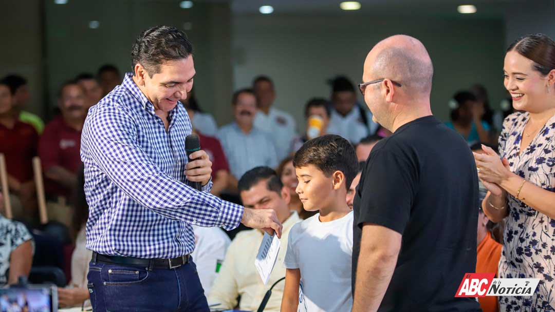 Rinde cuentas y avanza: Héctor Santana mantiene el ritmo de trabajo en todo el municipio