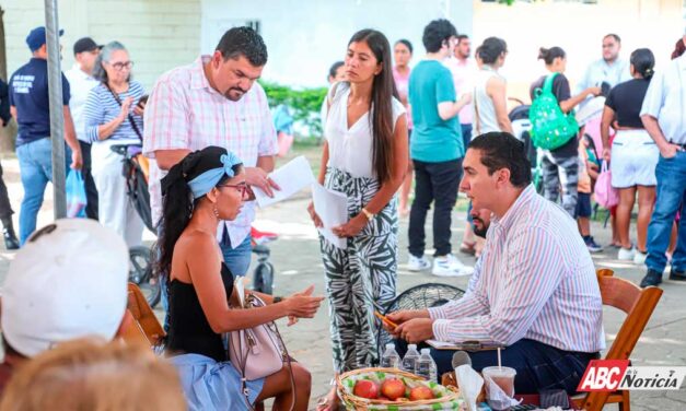 Vecinos de Valle Dorado reciben atención directa en la Audiencia Ciudadana número 43