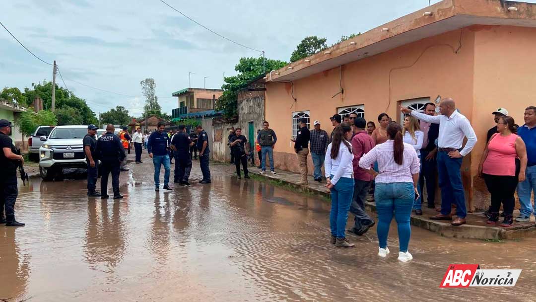 Autoridades atienden de inmediato a familias afectadas por desbordamiento de ríos en Acaponeta