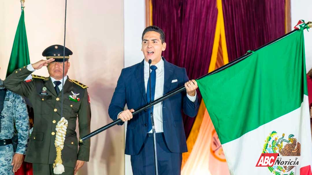 Bahía de Banderas vibró con el primer Grito de Independencia de Héctor Santana