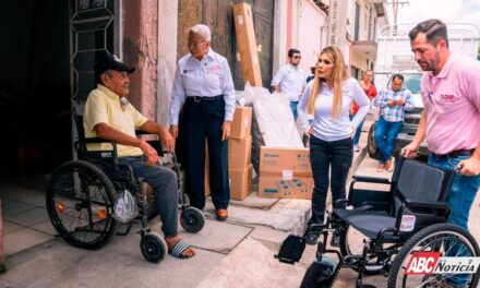 Beatriz Estrada entrega apoyos a familias afectadas por inundaciones en Tepic