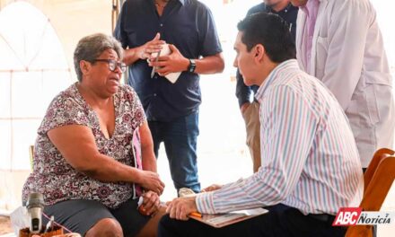 Héctor Santana anuncia obras durante audiencia ciudadana número 45 en Sayulita