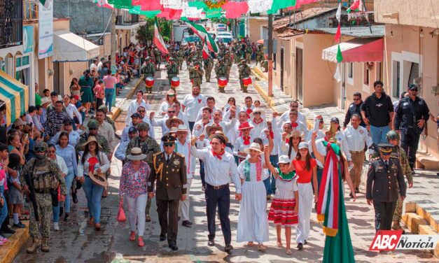 Valle de Banderas se viste de gala con el desfile cívico por el 215 aniversario de la Independencia de México