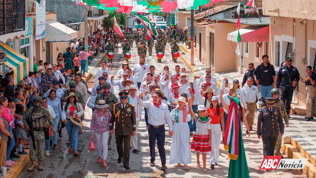 Valle de Banderas se viste de gala con el desfile cívico por el 215 aniversario de la Independencia de México