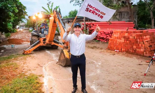 Vecinos de Loma Bonita celebran arranque de obra de alcantarillado con apoyo de Héctor Santana