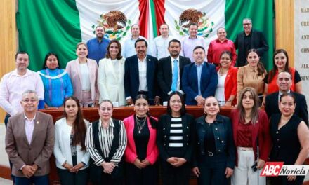 Comparecen ante Congreso titulares de Educación y Salud