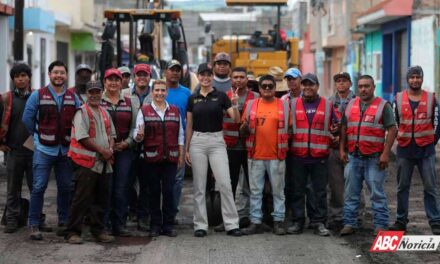 Geraldine Ponce supervisa trabajos de pavimentación en la calle Churubusco