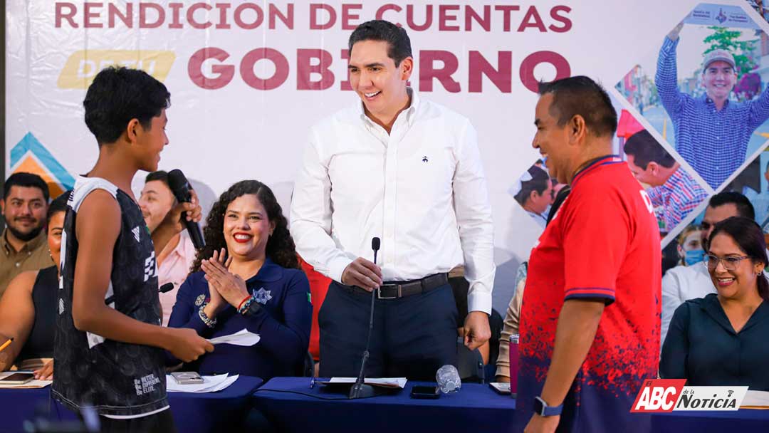 Héctor Santana destaca obras, educación y apoyo social en su más reciente Rendición de Cuentas